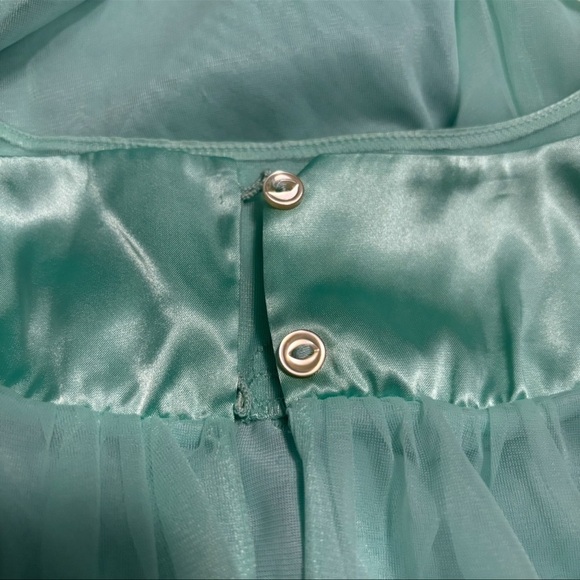 VINTAGE GOSSARD ARTIMIS ELEGANT FLOOR LENGTH NIGHT GOWN WORN FOR MODELING SHOOT - Picture 5 of 7